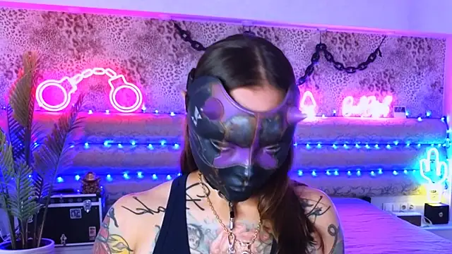 Snapshot of Cool_Freak_ chatting on 10-06-25, 10:34 Cool Freak online show from 10-06-25, 10:34