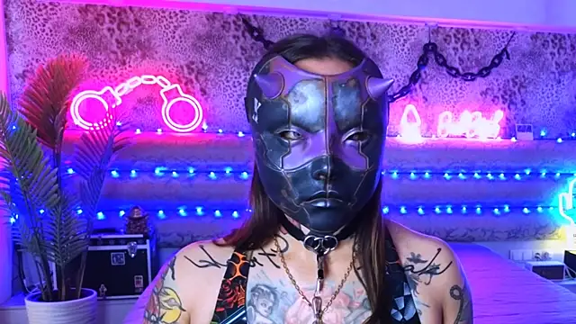 Snapshot of Cool_Freak_ chatting on 10-12-25, 10:36 Cool Freak online show from 10-12-25, 10:36