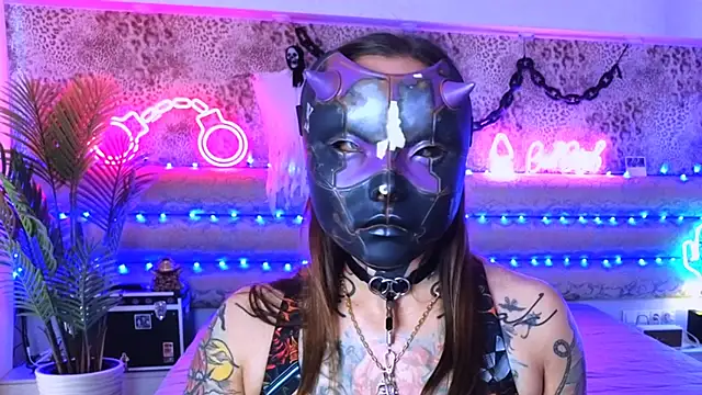 Snapshot of Cool_Freak_ chatting on 10-18-25, 10:27 Cool Freak online show from 10-18-25, 10:27