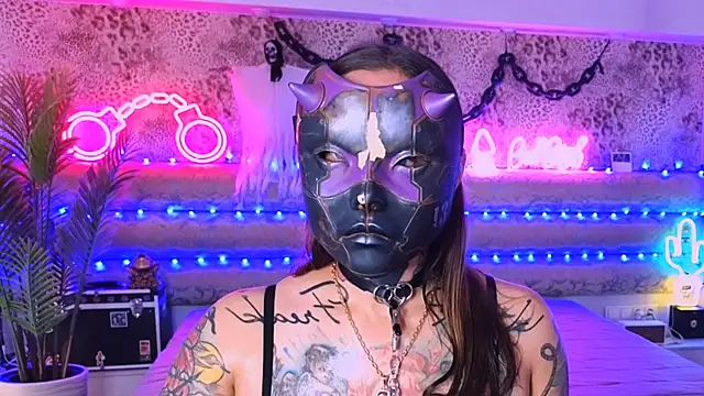 Snapshot of Cool_Freak_ chatting on 10-25-25, 10:23 Cool Freak online show from 10-25-25, 10:23