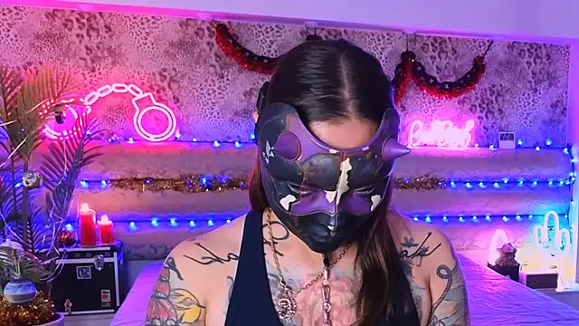 Snapshot of Cool_Freak_ chatting on 11-10-25, 10:25 Cool Freak online show from 11-10-25, 10:25