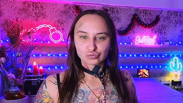 Snapshot of Cool_Freak_ chatting on 11-14-25, 10:03 Cool Freak online show from 11-14-25, 10:03