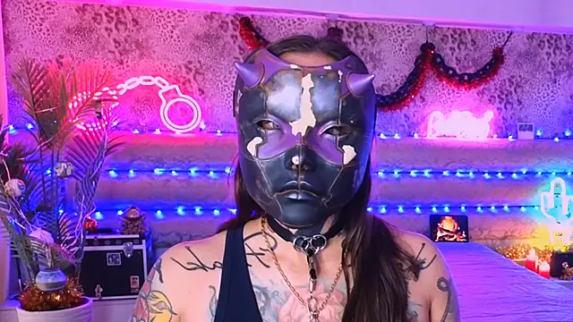 Snapshot of Cool_Freak_ chatting on 11-16-25, 10:43 Cool Freak online show from 11-16-25, 10:43