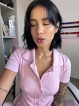 Snapshot of Ale_Lewis chatting on 01-17-25, 08:22 Ale Lewis online show from 01-17-25, 08:22