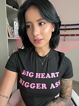 Snapshot of Ale_Lewis chatting on 01-20-25, 09:53 Ale Lewis online show from 01-20-25, 09:53