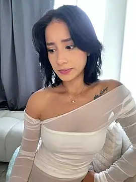 Snapshot of Ale_Lewis chatting on 02-10-25, 09:15 Ale Lewis online show from 02-10-25, 09:15