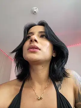 Snapshot of Ale_Lewis chatting on 02-19-25, 09:25 Ale Lewis online show from 02-19-25, 09:25