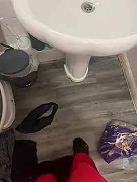 Snapshot of bigbrown- chatting on 12-24-24, 11:44 bigbrown- online show from 12-24-24, 11:44