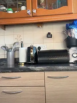 Snapshot of bigbrown- chatting on 03-09-25, 04:22 bigbrown- online show from 03-09-25, 04:22