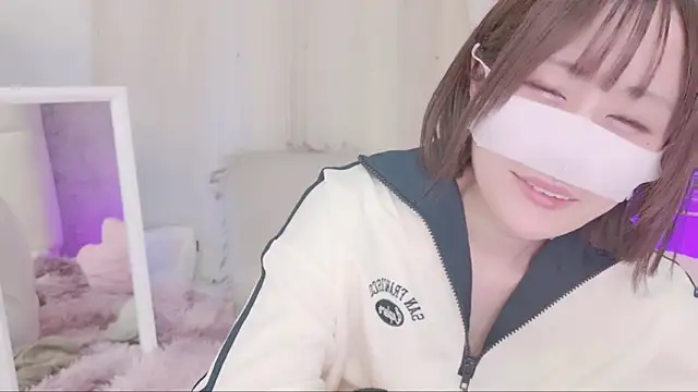 Snapshot of Yuu__k chatting on 01-18-25, 05:15 Yuu  k online show from 01-18-25, 05:15