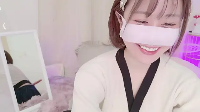 Snapshot of Yuu__k chatting on 01-24-25, 02:08 Yuu  k online show from 01-24-25, 02:08