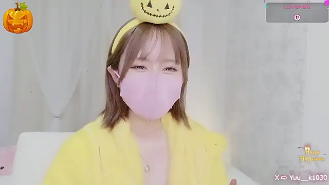 Snapshot of Yuu__k chatting on 10-29-25, 03:03 Yuu  k online show from 10-29-25, 03:03