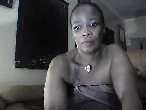 Snapshot of Gucci_Bx chatting on 12-06-24, 05:11 Gucci Bx online show from 12-06-24, 05:11