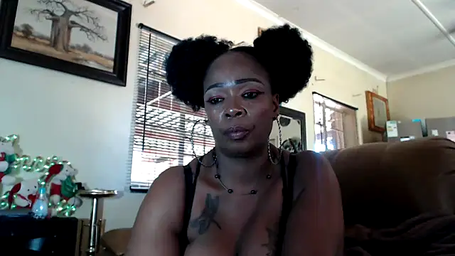 Snapshot of Gucci_Bx chatting on 01-28-25, 11:06 Gucci Bx online show from 01-28-25, 11:06