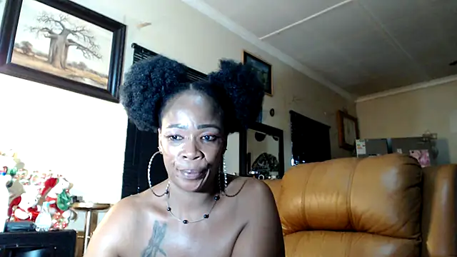 Snapshot of Gucci_Bx chatting on 01-28-25, 05:14 Gucci Bx online show from 01-28-25, 05:14