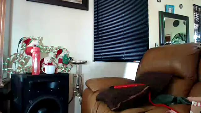 Snapshot of Gucci_Bx chatting on 02-11-25, 08:26 Gucci Bx online show from 02-11-25, 08:26