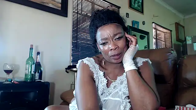 Snapshot of Gucci_Bx chatting on 03-22-25, 05:49 Gucci Bx online show from 03-22-25, 05:49