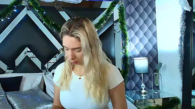 victoriaa lee  online show from 12-07-24, 07:21