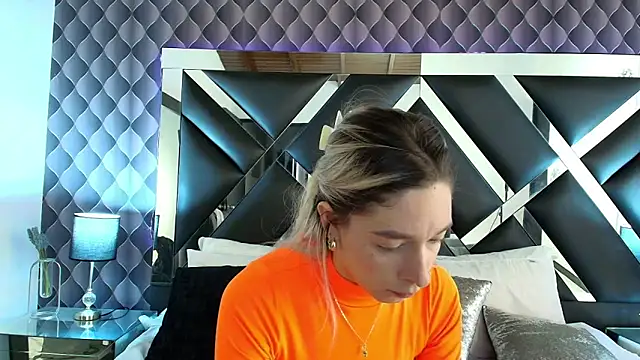 victoriaa lee  online show from 02-19-25, 06:43