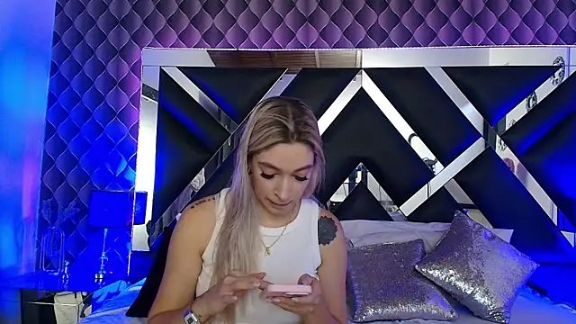 victoriaa lee  online show from 11-19-25, 07:36