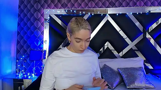 victoriaa lee  online show from 02-23-26, 07:22