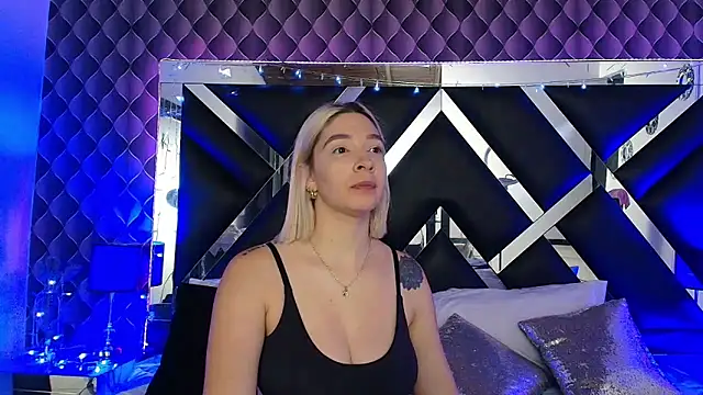 victoriaa lee  online show from 03-31-26, 07:36