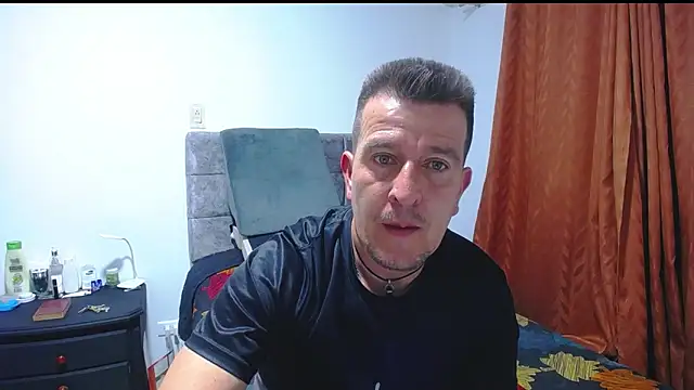Snapshot of amaya_627 chatting on 06-12-26, 02:43 amaya 627 online show from 06-12-26, 02:43