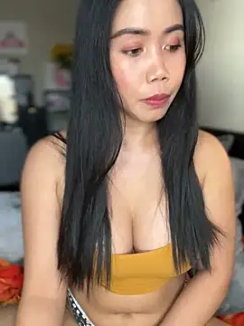 Snapshot of JazzieXo chatting on 12-19-24, 10:32 JazzieXo online show from 12-19-24, 10:32