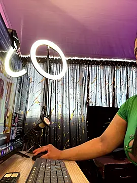 Snapshot of saaalome_1 chatting on 01-08-26, 09:28 saaalome 1 online show from 01-08-26, 09:28