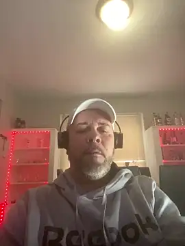 Snapshot of Cristian-Brayan chatting on 02-11-25, 01:20 Cristian-Brayan online show from 02-11-25, 01:20