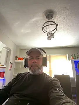 Snapshot of Cristian-Brayan chatting on 09-10-25, 03:34 Cristian-Brayan online show from 09-10-25, 03:34