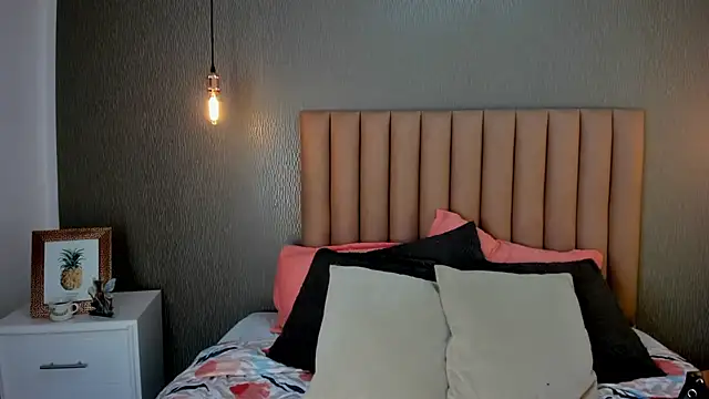 Alexa Thaylor  online show from 02-10-25, 02:16