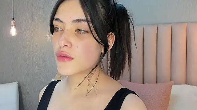 Alexa Thaylor  online show from 09-15-25, 03:45