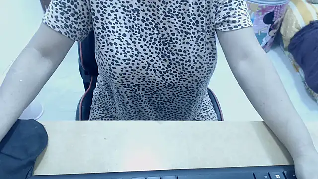 Valentina lara01 online show from 11-29-25, 11:30