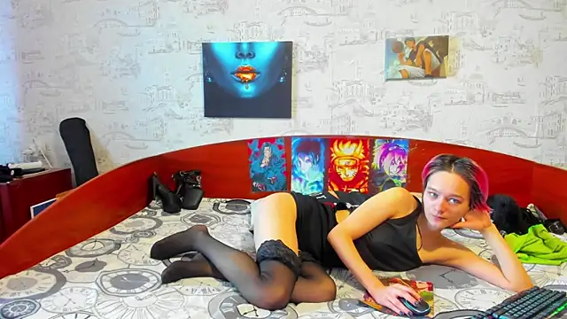 Snapshot of KagamiTayga chatting on 02-10-25, 08:31 KagamiTayga online show from 02-10-25, 08:31