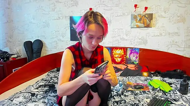 Snapshot of KagamiTayga chatting on 02-19-25, 11:28 KagamiTayga online show from 02-19-25, 11:28