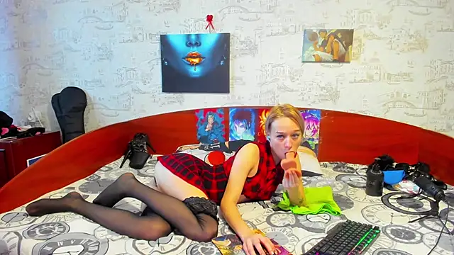 Snapshot of KagamiTayga chatting on 03-13-25, 11:41 KagamiTayga online show from 03-13-25, 11:41