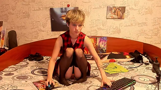 Snapshot of KagamiTayga chatting on 10-10-25, 02:21 KagamiTayga online show from 10-10-25, 02:21