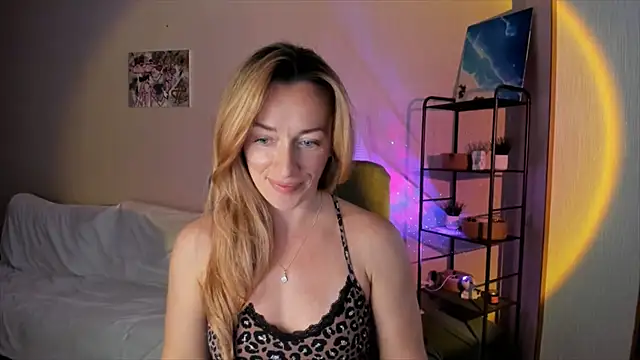 RebeccaMartinez online show from 10-11-25, 10:47