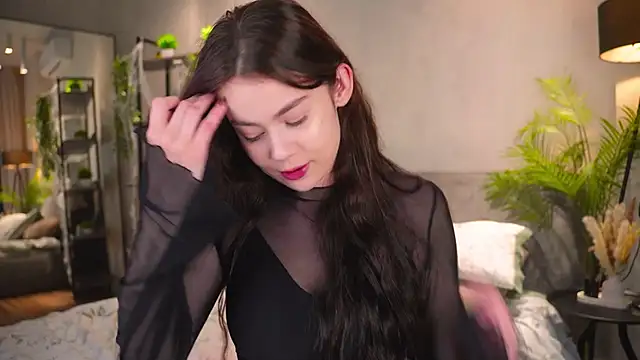 AuroraMari online show from 11-12-25, 11:14