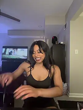 Snapshot of leanarose10 chatting on 04-14-26, 01:00 leanarose10 online show from 04-14-26, 01:00