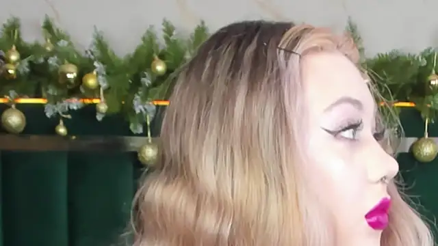 Snapshot of rosal1a chatting on 12-22-25, 11:07 rosal1a online show from 12-22-25, 11:07