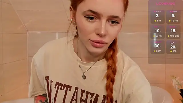 Snapshot of Phoenix_Margo chatting on 10-12-25, 04:11 Phoenix Margo online show from 10-12-25, 04:11