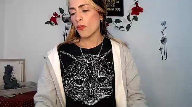 Snapshot of Liamiler01_ chatting on 12-20-24, 11:21 Liamiler01 online show from 12-20-24, 11:21