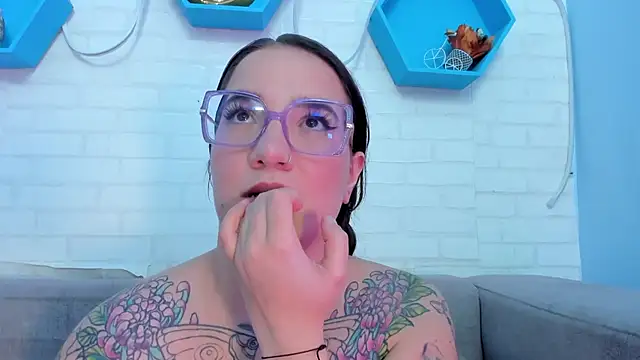 DEVA BLUE  online show from 01-28-25, 08:04