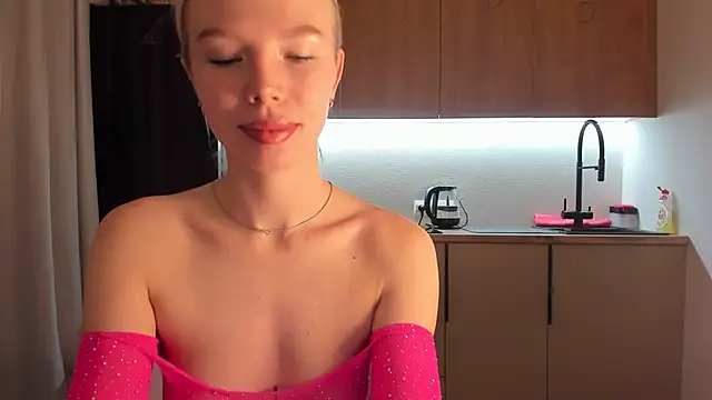 Snapshot of Olivia_Bells chatting on 12-25-24, 09:22 Olivia Bells online show from 12-25-24, 09:22