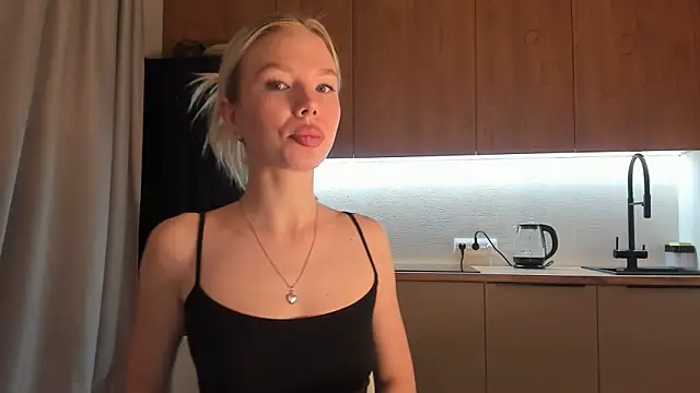 Snapshot of Olivia_Bells chatting on 01-14-25, 10:02 Olivia Bells online show from 01-14-25, 10:02