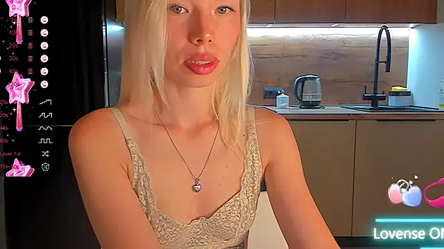 Snapshot of Olivia_Bells chatting on 09-11-25, 09:15 Olivia Bells online show from 09-11-25, 09:15