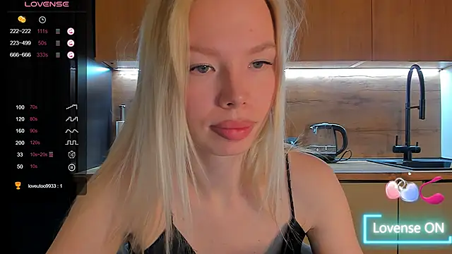 Snapshot of Olivia_Bells chatting on 04-10-26, 10:03 Olivia Bells online show from 04-10-26, 10:03