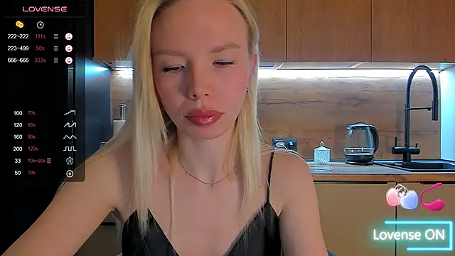 Snapshot of Olivia_Bells chatting on 04-16-26, 09:26 Olivia Bells online show from 04-16-26, 09:26